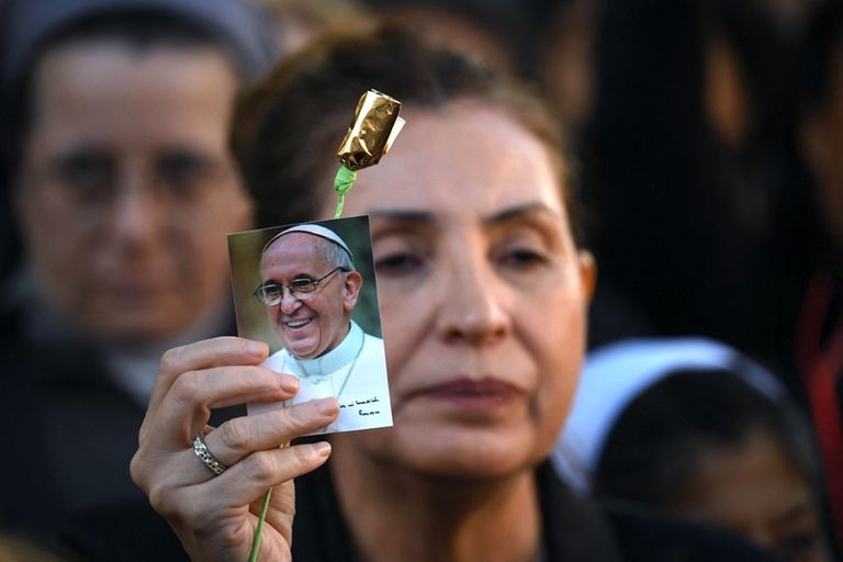 أكثر من 400 ألف شخص يشاركون في جنازة البابا فرنسيس