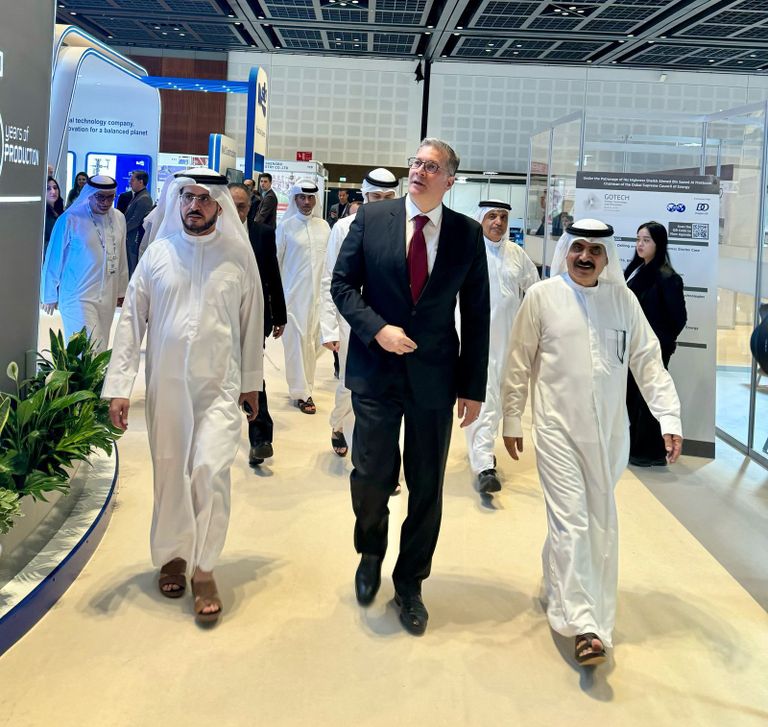 جانب من توقيع الاتفاقيات