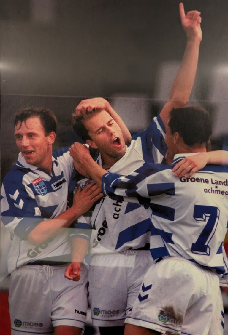 أرني سلوت عندما كان لاعبا أرني سلوت مدرب ليفربول