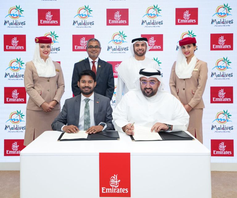 طيران الإمارات توقع مذكرات تفاهم جديدة مع 8 هيئات سياحية