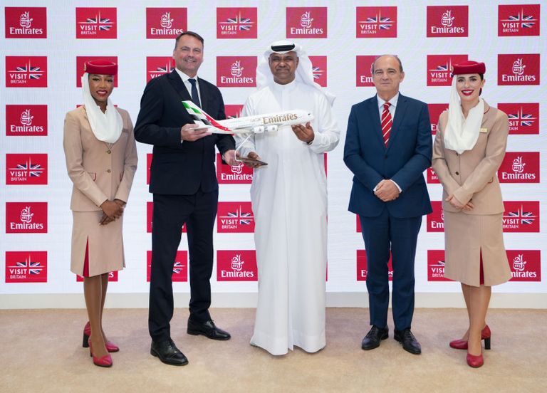 طيران الإمارات توقع مذكرات تفاهم جديدة مع 8 هيئات سياحية
