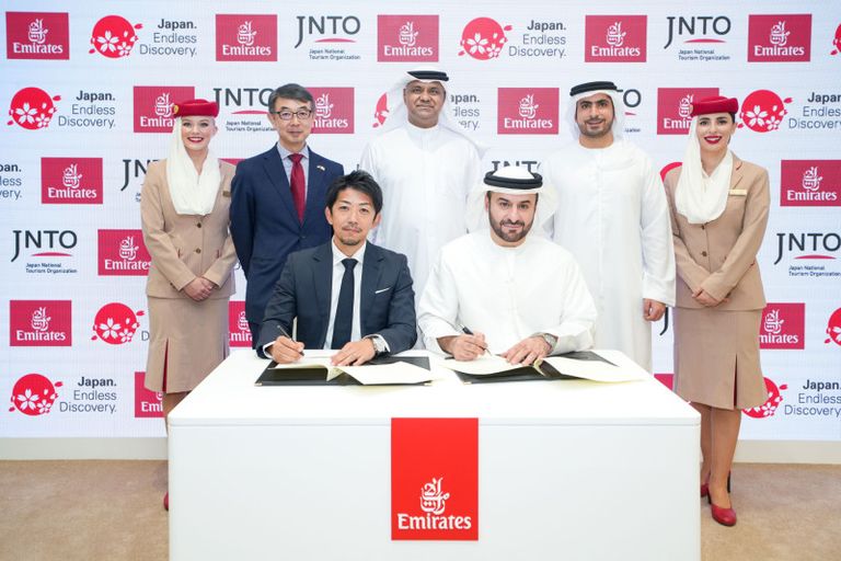 طيران الإمارات توقع مذكرات تفاهم جديدة مع 8 هيئات سياحية