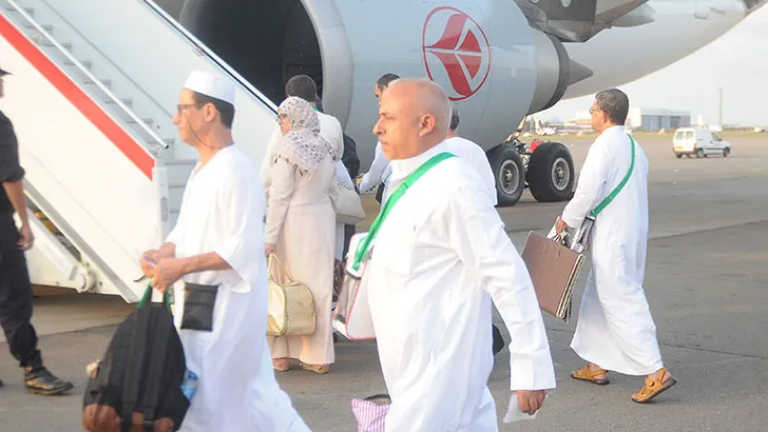 تحضيرات موسم حج 2025: تسهيلات ونقل للحجاج الجزائريين تكلفة الحج لموسم 2025 في الجزائر