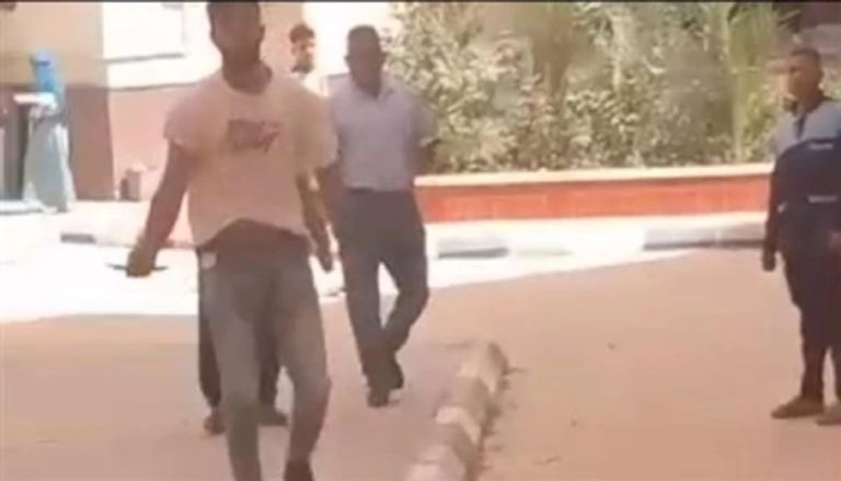 شجار بسلاح أبيض داخل جامعة سوهاج شجار بسلاح أبيض داخل جامعة سوهاج