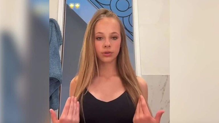 ساركوزي وابنته جيوليا