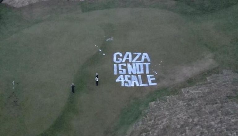 الرئيس الأمريكي دونالد ترامب في ملعب للغولف