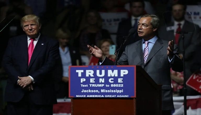 نايغل فاراغ في أحد مؤتمراته