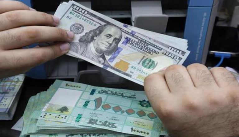 الليرة اللبنانية في إحدي شركات الصرافة