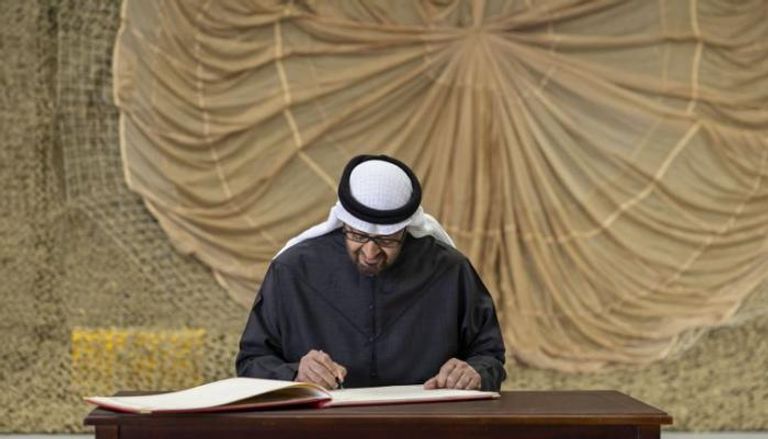الشيخ محمد بن زايد آل نهيان خلال زيارة سابقة لقيادة لواء خليفة بن زايد الثاني