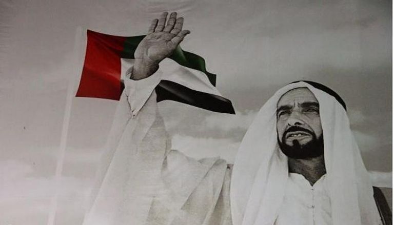 رئيس الإمارات خلال زيارته قيادة لواء خليفة بن زايد الثاني المحمول جواً