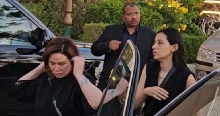 دينا فؤاد في عزاء المنتج وليد مصطفى 