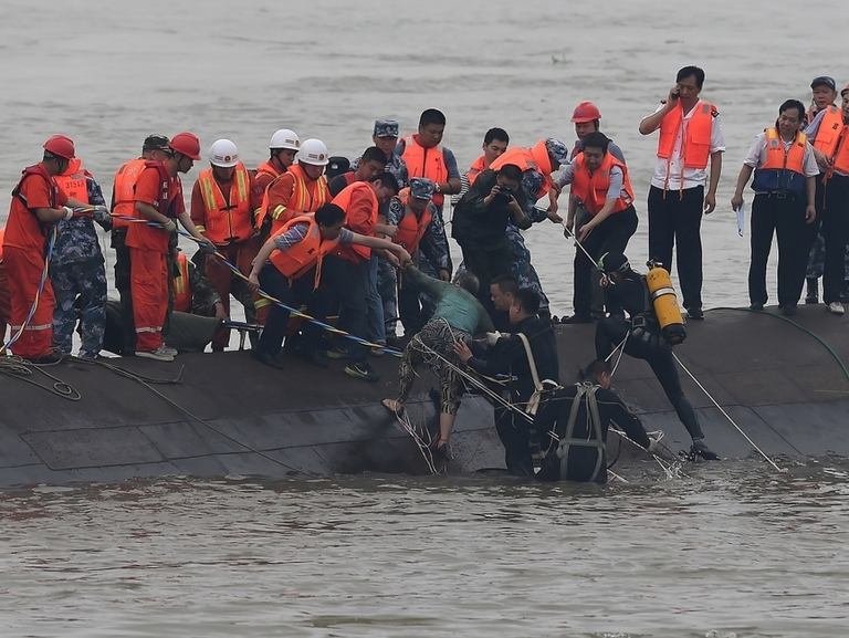 غرق مركبين في الصين غرق مركبين في الصين