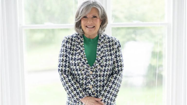 دينيس بوزي بوتشيو، مؤسسة ومالكة شركة The Persnickety Bride فساتين الزفاف