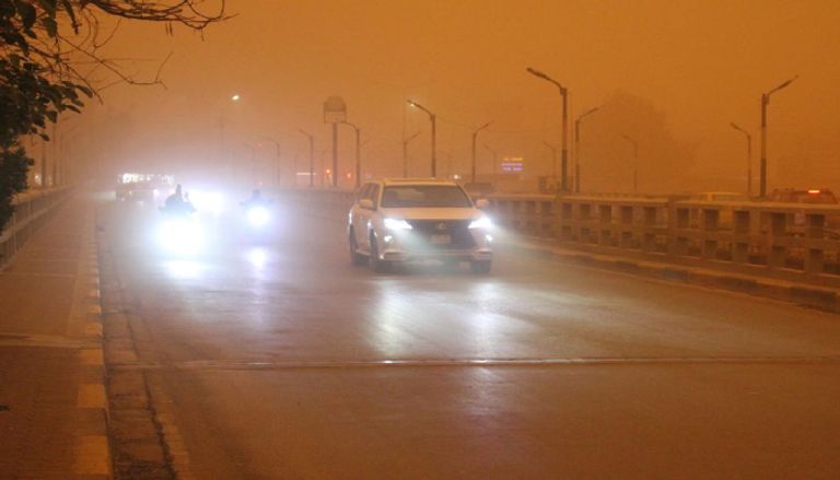 عاصفة غبار قادمة من العراق تشل غرب إيران عاصفة غبار قادمة من العراق تشل غرب إيران