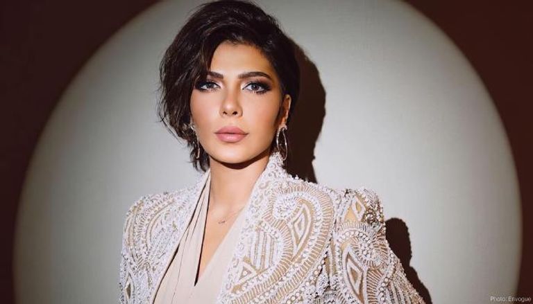 قبلة عفوية من أصالة لمعجب في حفل ألمانيا