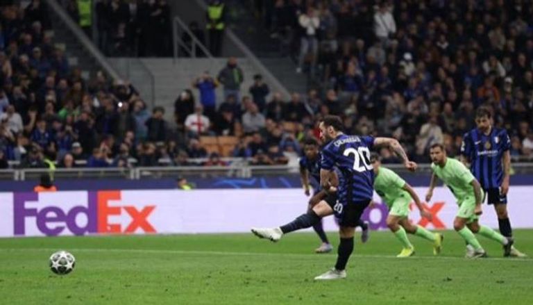 لقطة من المباراة بين برشلونة وإنتر ميلان
