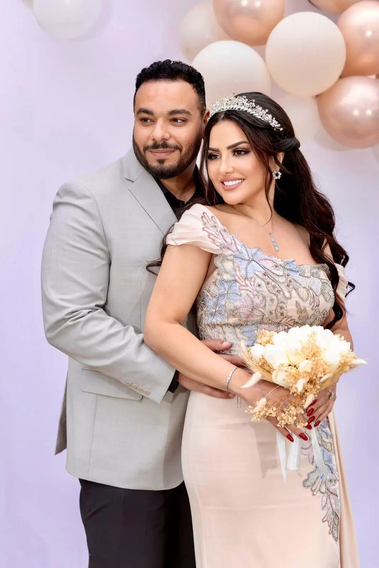 إيمان عبدالغني وزوجها حسام رمضان