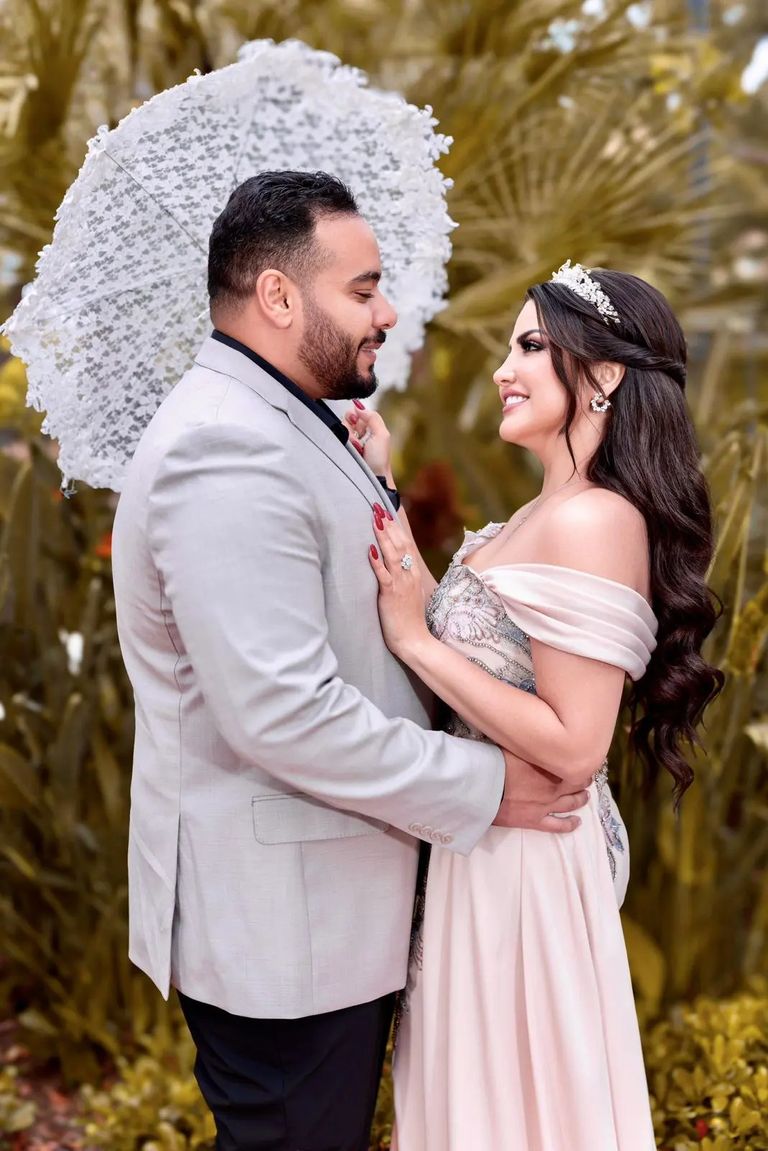 إيمان عبدالغني وزوجها حسام رمضان