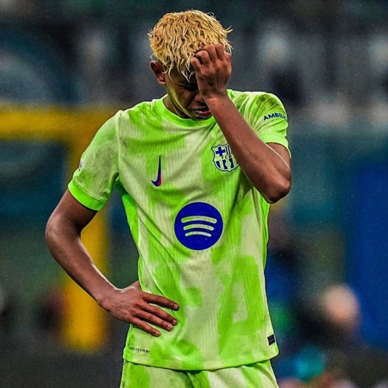 لامين يامال ورافينيا رافينيا وهانز فليك
