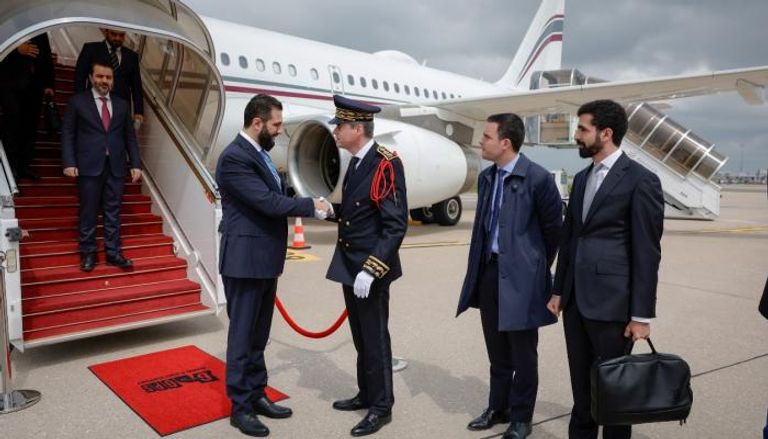 أحمد الشرع لدى وصوله إلى فرنسا