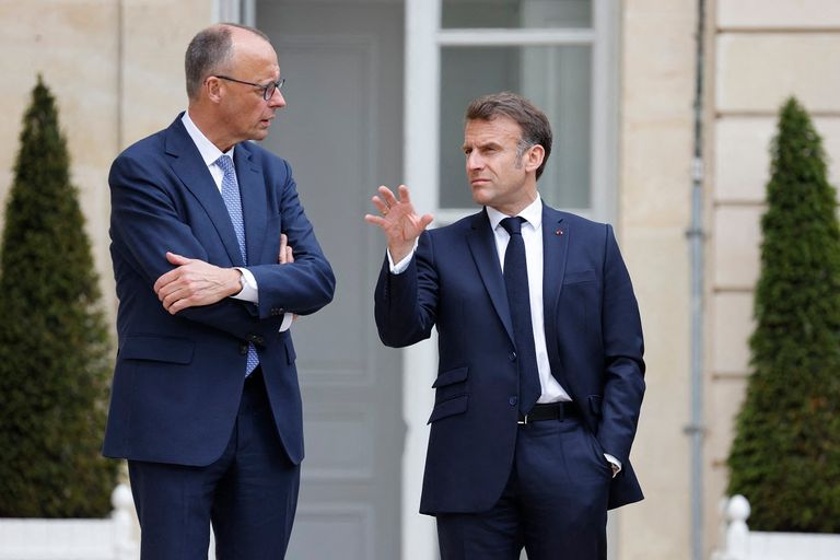 الرئيس الفرنسي إيمانويل ماكرون والمستشار الألماني فريدريش ميرتس