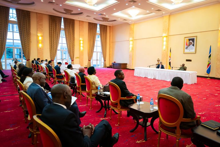 جانب من لقاء رئيس أوغندا والشيخ عبدالله بن زايد آل نهيان