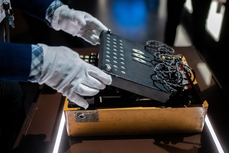 آلة التشفير الألمانية "إنيغما"