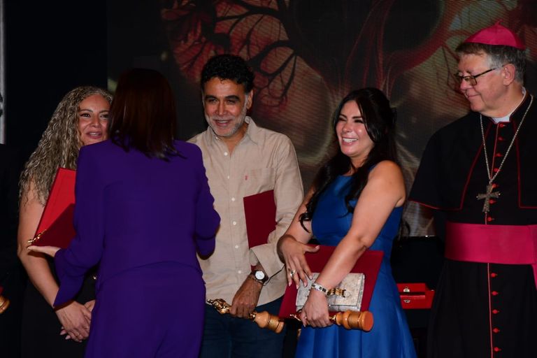 تكريم منى زكي