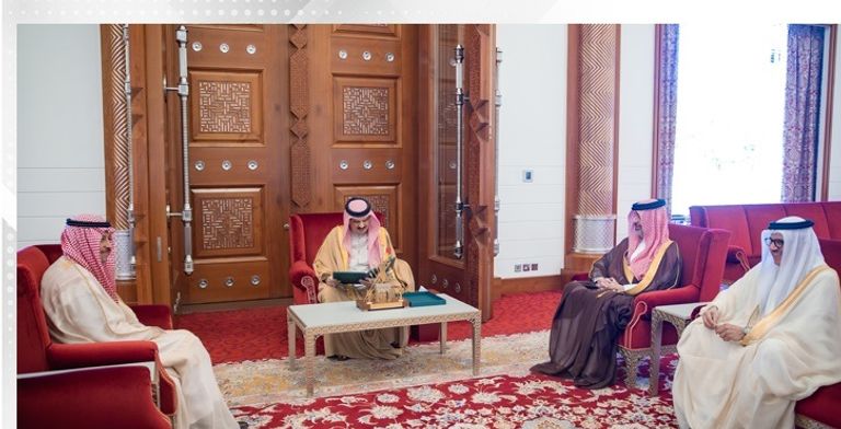 العاهل البحريني يتسلم دعوة لحضور القمة الخليجية الأمريكية بالرياض