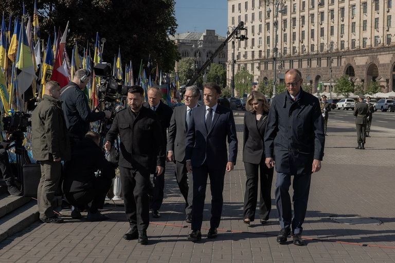 زعماء أوروبيون إلى جوار زيلينسكي في أوكرانيا