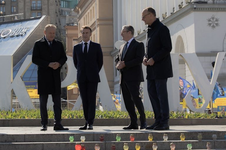 زيليلنسكي وماكرون