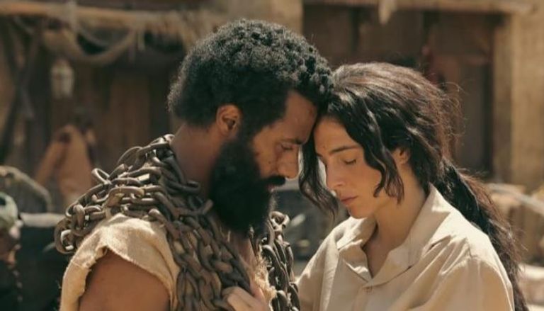 لقطة للفنان محمد رمضان مع رزان جمال من فيلم "أسد"