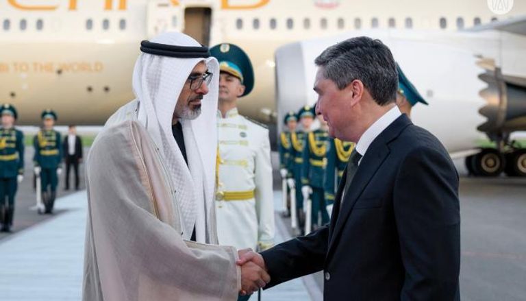 الشيخ خالد بن محمد بن زايد آل نهيان لدى وصوله كازاخستان