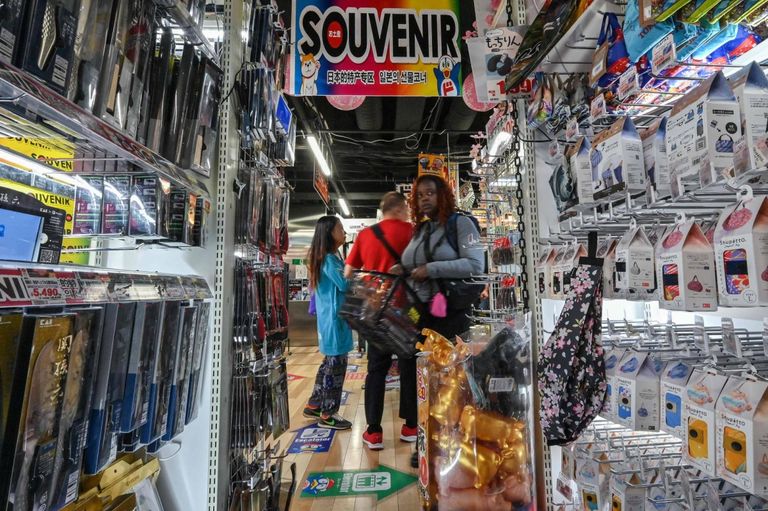 متاجر «دون كيشوت» للتخفيضات تستقطب السكان والسياح في اليابان