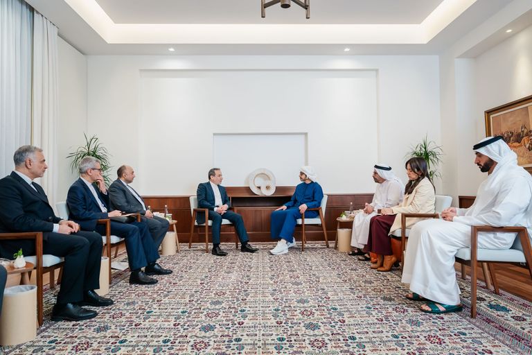الشيخ عبدالله بن زايد آل نهيان مع وزير الخارجية الإيراني