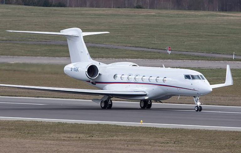 طائرات المشاهير بين الفخامة والتصميم الشخصي طائرات المشاهير بين الفخامة والتصميم الشخصي