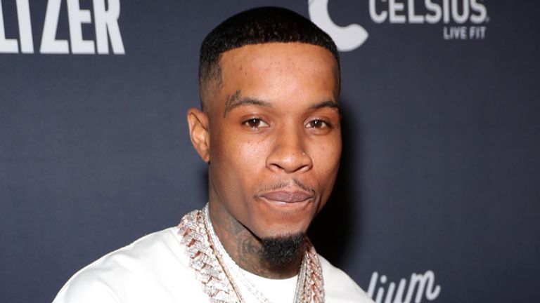 طعن مغني الراب توري لينز داخل السجن طعن مغني الراب توري لينز داخل السجن