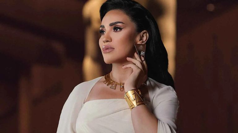 مي فاروق رفقة أبنائها