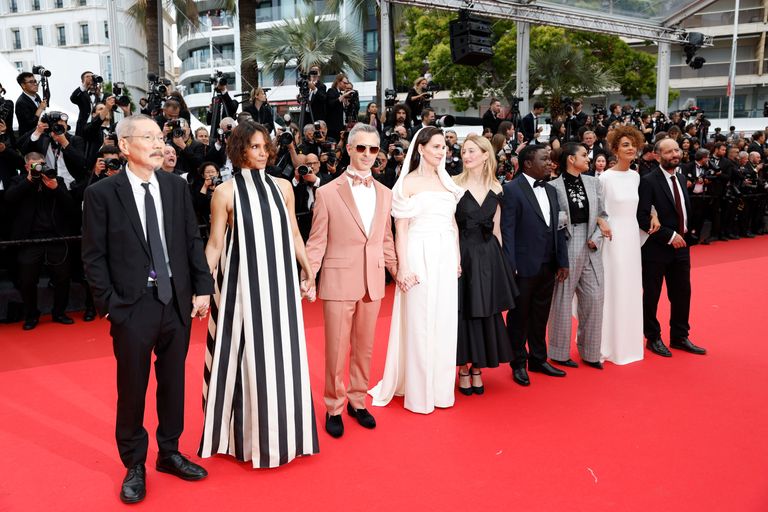 لجنة تحكيم كان السينمائى 2025 على السجادة الحمراء