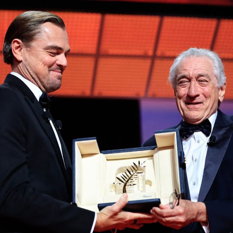 روبرت دى نيرو يتسلم السعفة الذهبية من ليوناردو دي كابريو