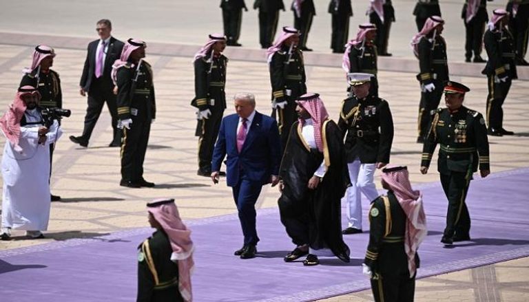 ولي العهد السعودي الأمير محمد بن سلمان مستقبلا الرئيس الأمريكي دونالد ترامب
