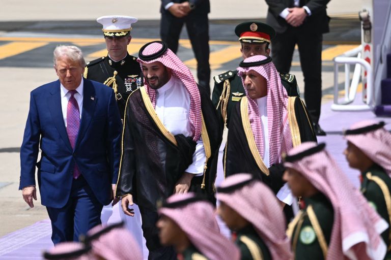 ولي العهد السعودي الأمير محمد بن سلمان مستقبلا الرئيس الأمريكي دونالد ترامب