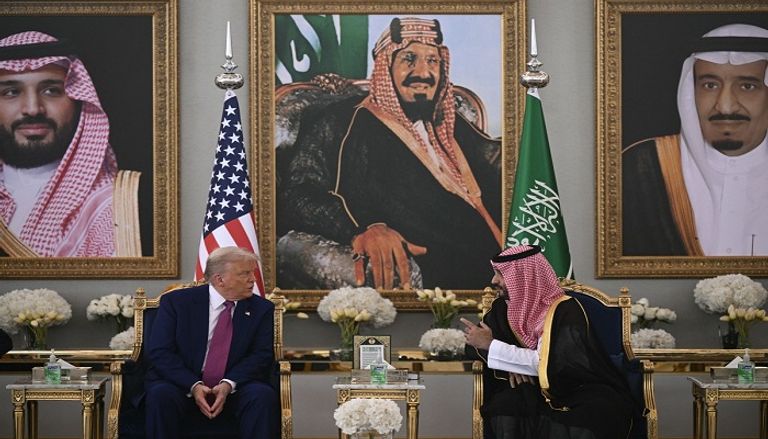 ولي العهد السعودي الأمير محمد بن سلمان مستقبلا الرئيس الأمريكي دونالد ترامب