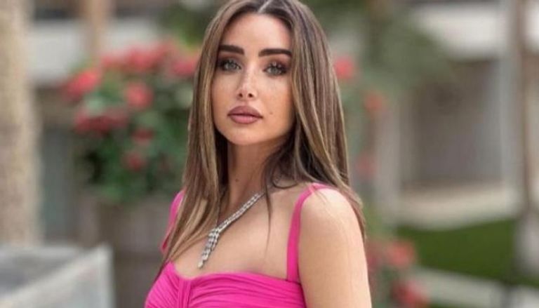 هنا الزاهد