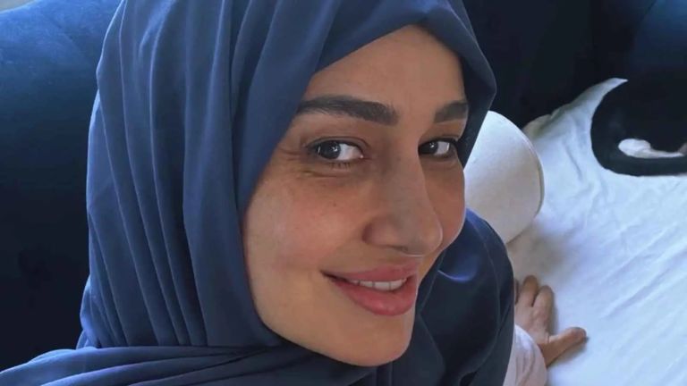 الفنانة حلا شيحة