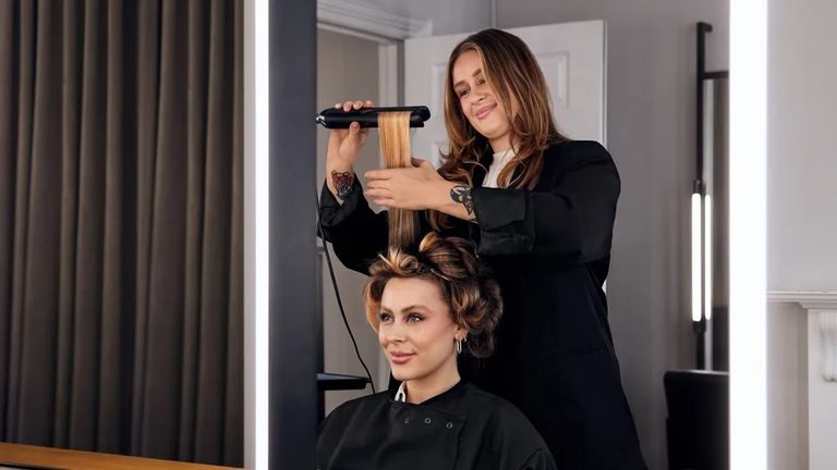 شعار منصة Airbnb