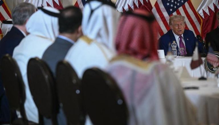 ترامب يحضر إفطارا مع قادة الأعمال في الدوحة