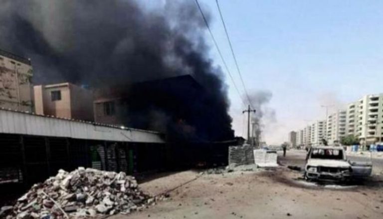 بقايا سيارة متفحمة في الخرطوم - أرشيفية