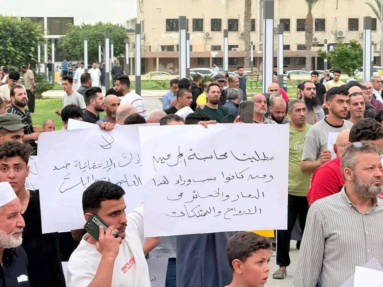جانب من المظاهرات التي بدأت صباحا ومستمرة حتى الآن 