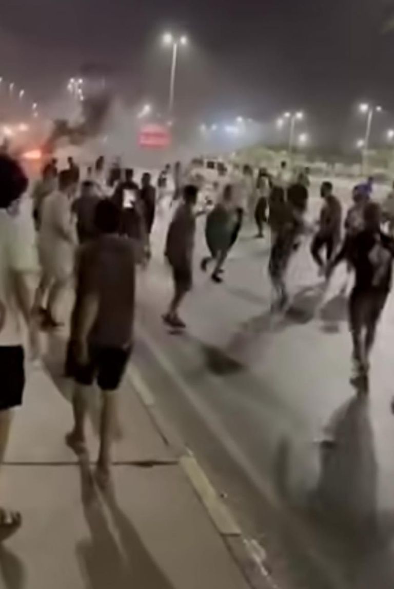 جانب من المظاهرات التي بدأت صباحا ومستمرة حتى الآن 